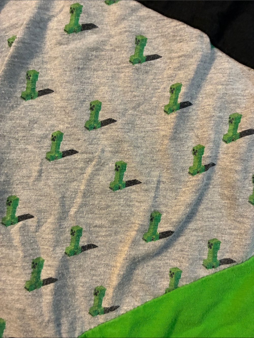Minecraft Creeper Boys' Large Long Sleeve Colorblock Tee - Black & Green Large - Picture 4 of 6